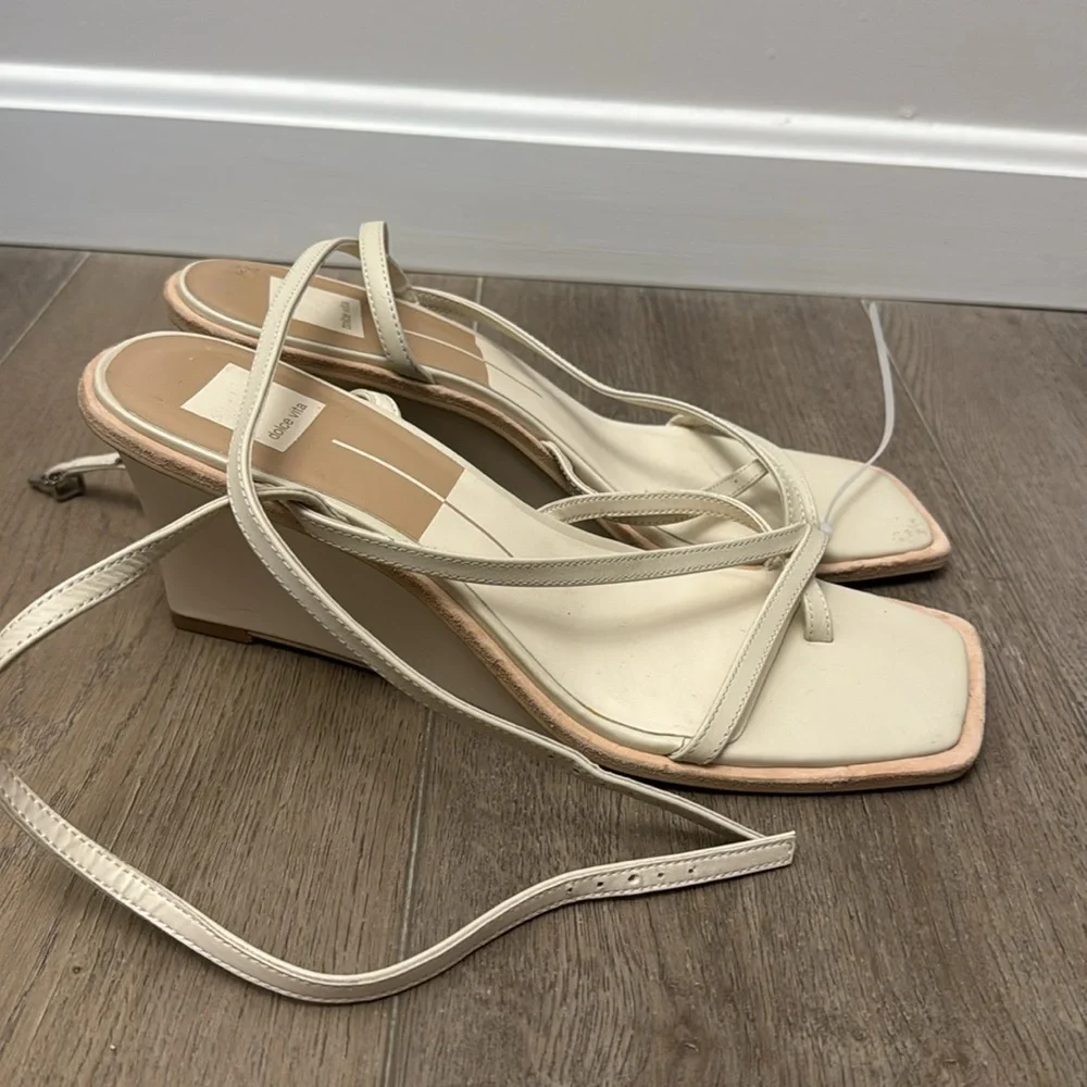 NEW! Dolce Vita Gemini Ankle Strap Wedge Sandal in Ivory - Size 10 🚙